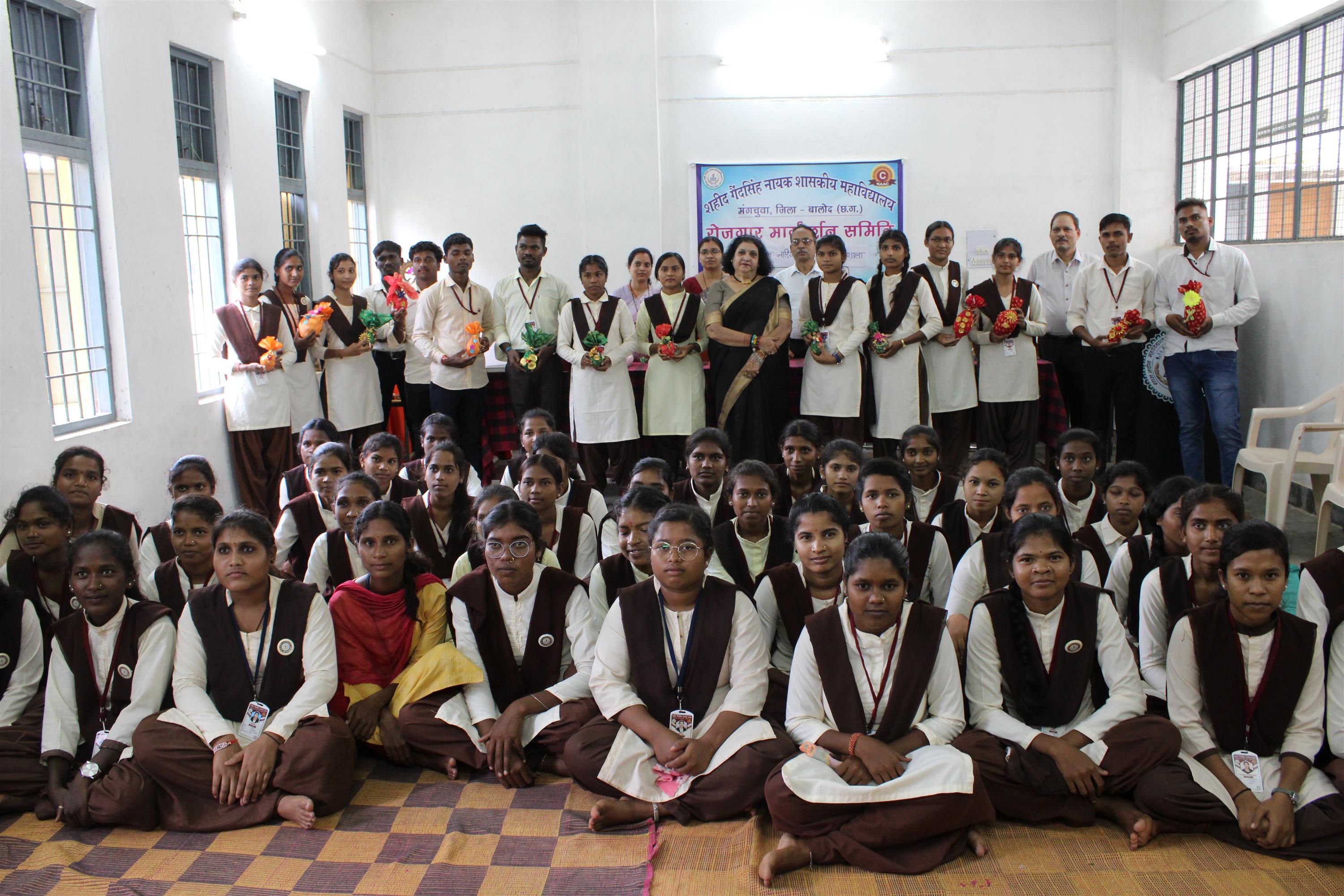 एक दिवसीय सृजनात्मक श्रीफल सजावट कार्यशाला